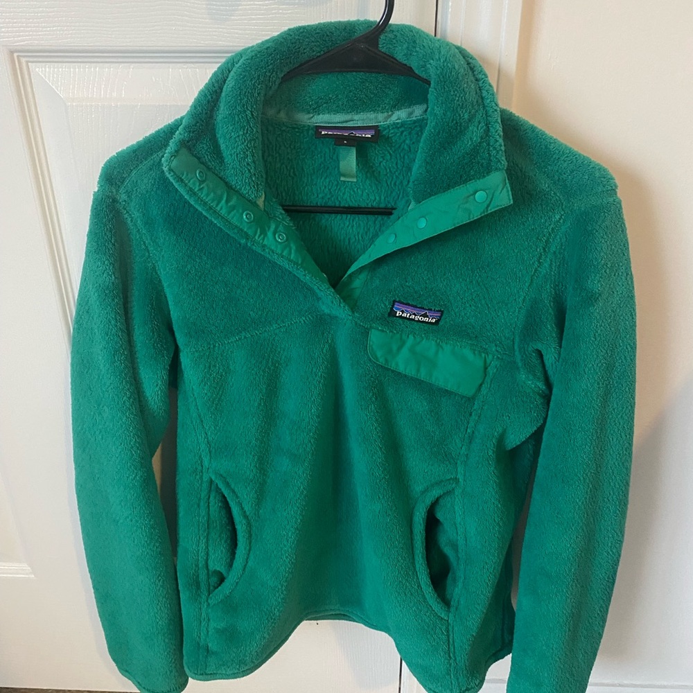 Woman’s Patagonia fleece pull over